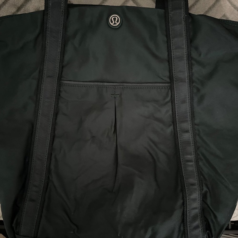 Lululemon Everyday Gym Bag, Double Handle, Yoga Strap, Zip Closure, Wet Bag